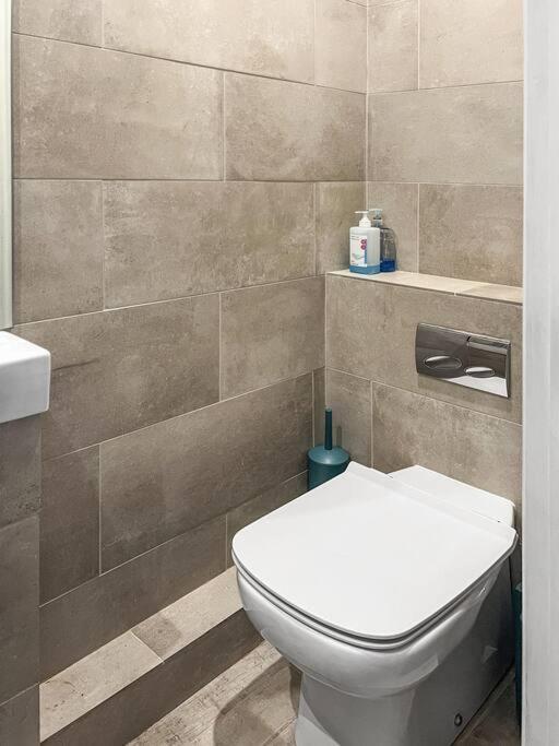 Bright And Spacious 1-Bdr Flat W/ Free Parking Reading Exteriör bild